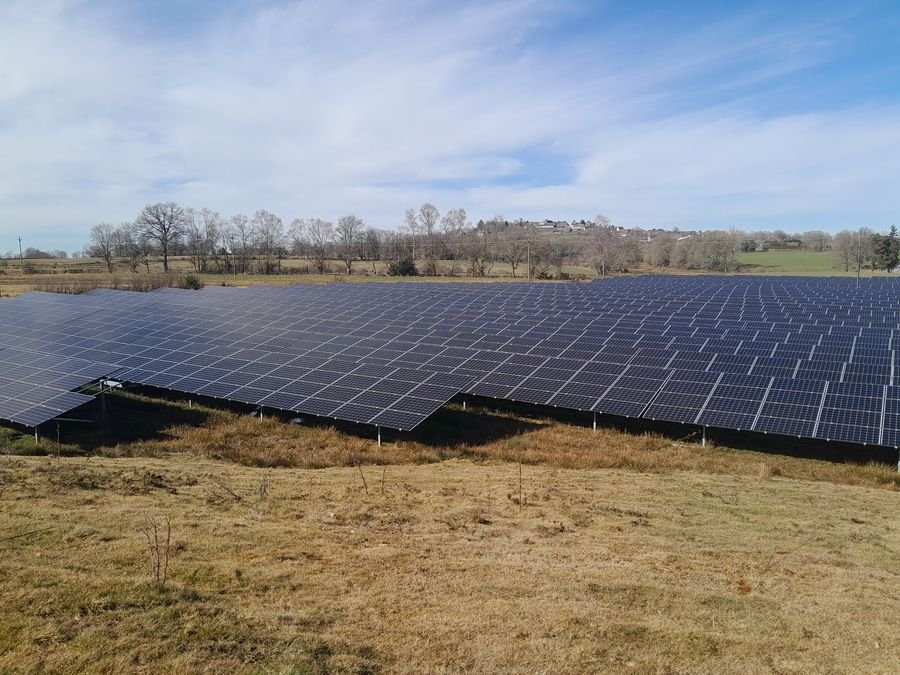 Centrale photovoltaïque au sol, vue d'ensemble
