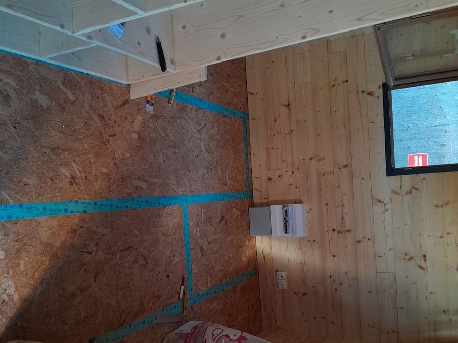 Tableau électrique posé dans une construction bois